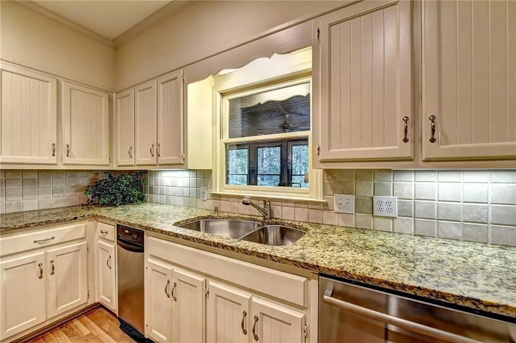 125 Classic Cove, Sandy Springs, Georgia 30350, 5 Bedrooms Bedrooms, ,4 BathroomsBathrooms,Residential,Sold,125 Classic Cove,6072053