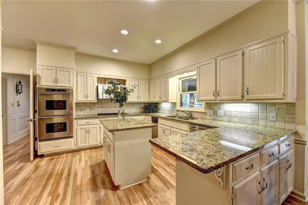125 Classic Cove, Sandy Springs, Georgia 30350, 5 Bedrooms Bedrooms, ,4 BathroomsBathrooms,Residential,Sold,125 Classic Cove,6072053