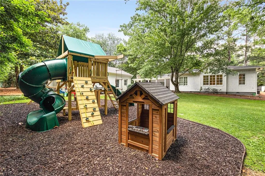 525 Pine Forest Road, Atlanta, Georgia 30342, 4 Bedrooms Bedrooms, ,4 BathroomsBathrooms,Residential,Sold,525 Pine Forest Road,7226069