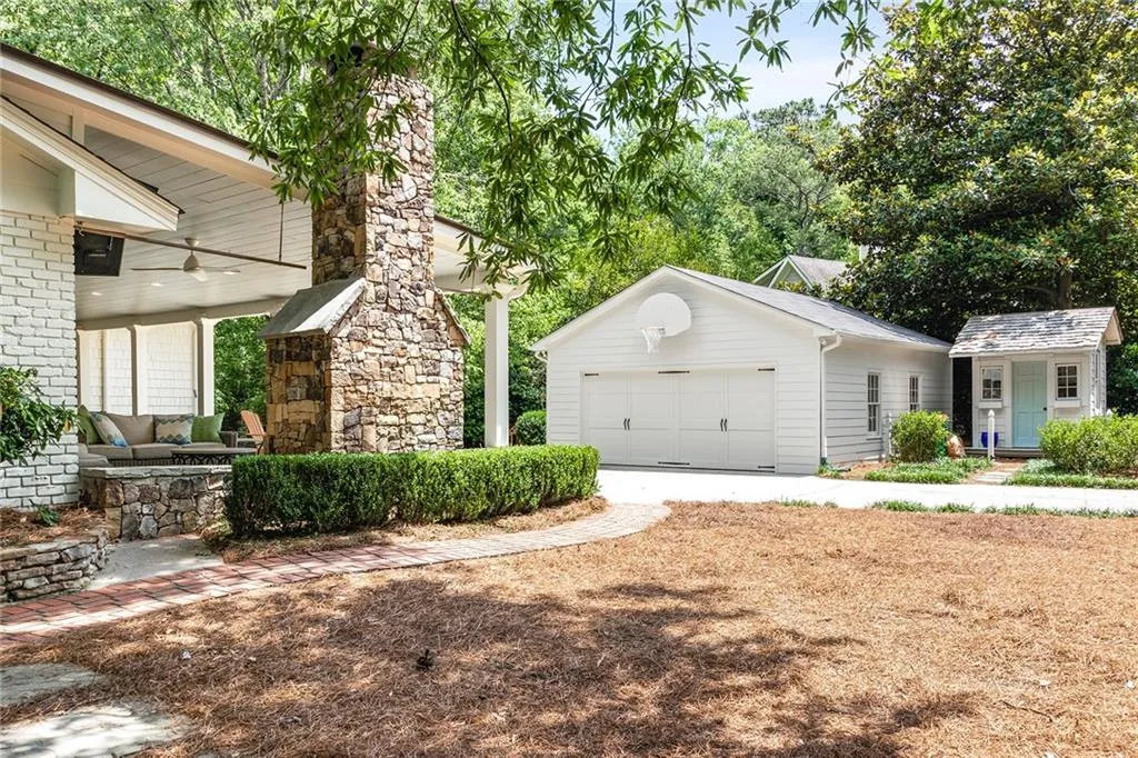 525 Pine Forest Road, Atlanta, Georgia 30342, 4 Bedrooms Bedrooms, ,4 BathroomsBathrooms,Residential,Sold,525 Pine Forest Road,7226069