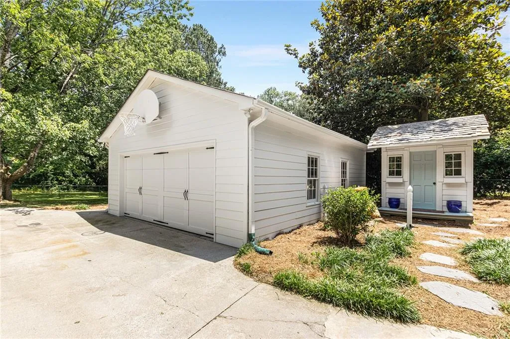 525 Pine Forest Road, Atlanta, Georgia 30342, 4 Bedrooms Bedrooms, ,4 BathroomsBathrooms,Residential,Sold,525 Pine Forest Road,7226069