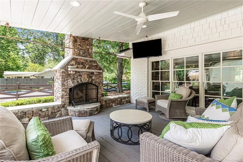 525 Pine Forest Road, Atlanta, Georgia 30342, 4 Bedrooms Bedrooms, ,4 BathroomsBathrooms,Residential,Sold,525 Pine Forest Road,7226069