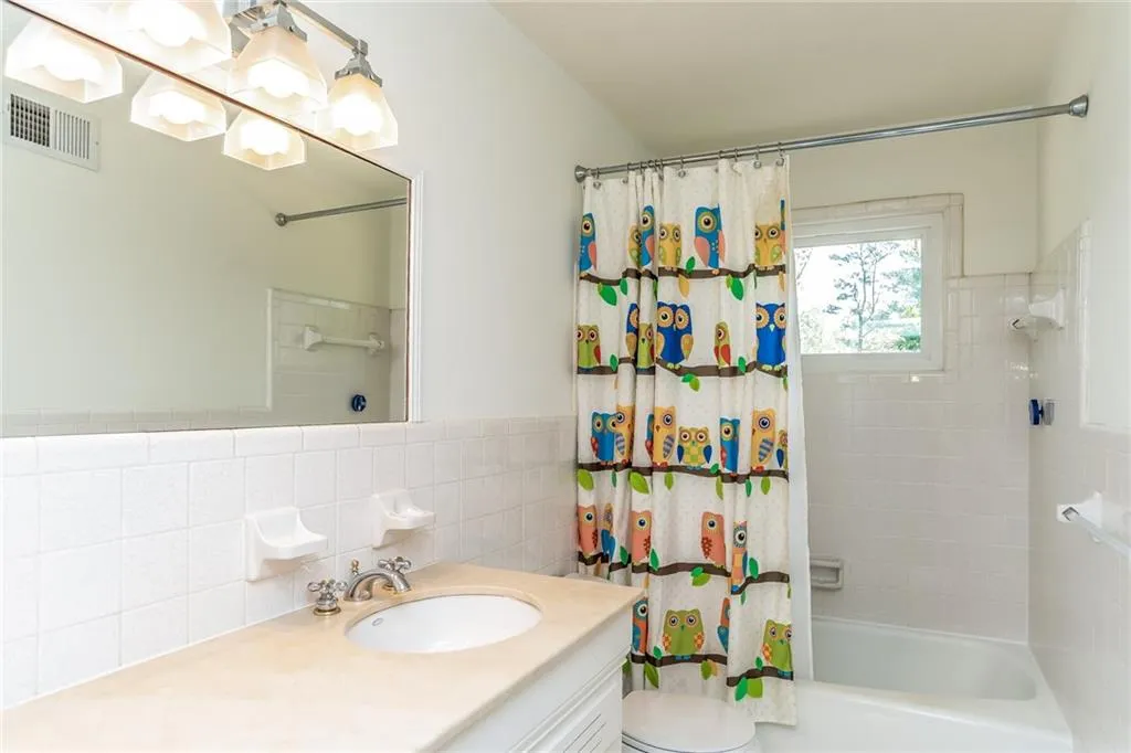 465 Glencourtney Drive, Sandy Springs, Georgia 30328, 4 Bedrooms Bedrooms, ,3 BathroomsBathrooms,Residential,Sold,465 Glencourtney Drive,5998872