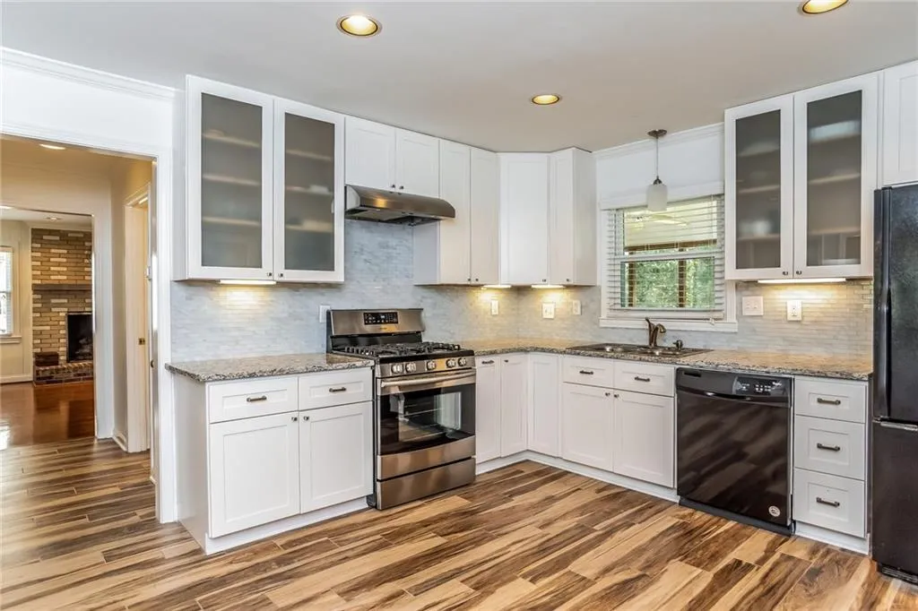 465 Glencourtney Drive, Sandy Springs, Georgia 30328, 4 Bedrooms Bedrooms, ,3 BathroomsBathrooms,Residential,Sold,465 Glencourtney Drive,5998872