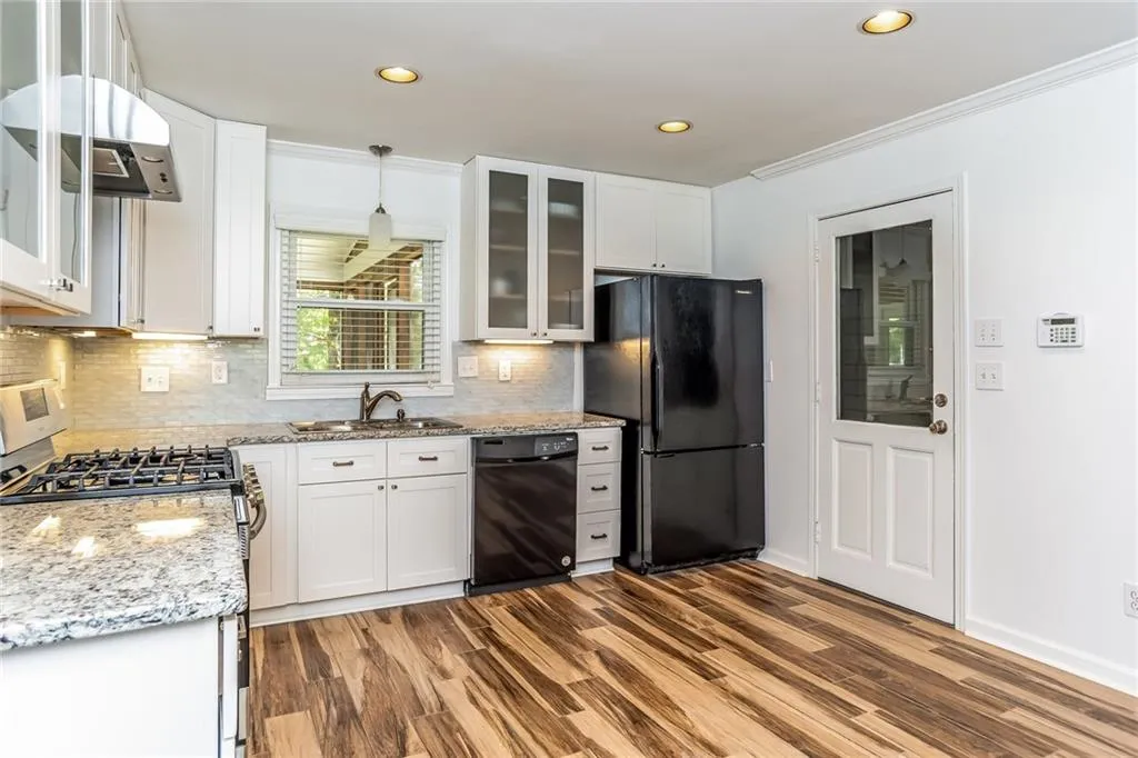 465 Glencourtney Drive, Sandy Springs, Georgia 30328, 4 Bedrooms Bedrooms, ,3 BathroomsBathrooms,Residential,Sold,465 Glencourtney Drive,5998872