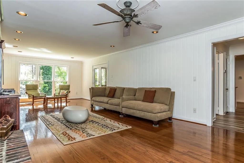 465 Glencourtney Drive, Sandy Springs, Georgia 30328, 4 Bedrooms Bedrooms, ,3 BathroomsBathrooms,Residential,Sold,465 Glencourtney Drive,5998872