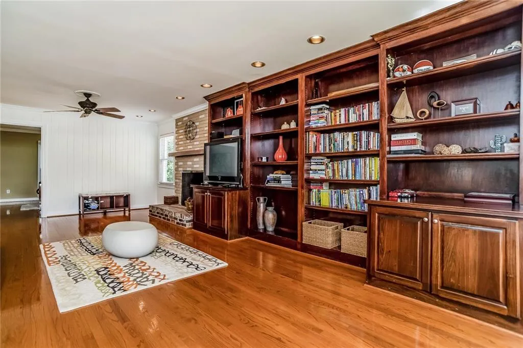 465 Glencourtney Drive, Sandy Springs, Georgia 30328, 4 Bedrooms Bedrooms, ,3 BathroomsBathrooms,Residential,Sold,465 Glencourtney Drive,5998872