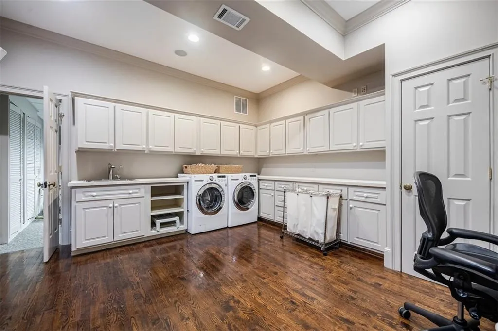 4930 Long Island Drive Nw, Sandy Springs, Georgia 30327, 4 Bedrooms Bedrooms, ,4 BathroomsBathrooms,Residential,Sold,4930 Long Island Drive Nw,6797143