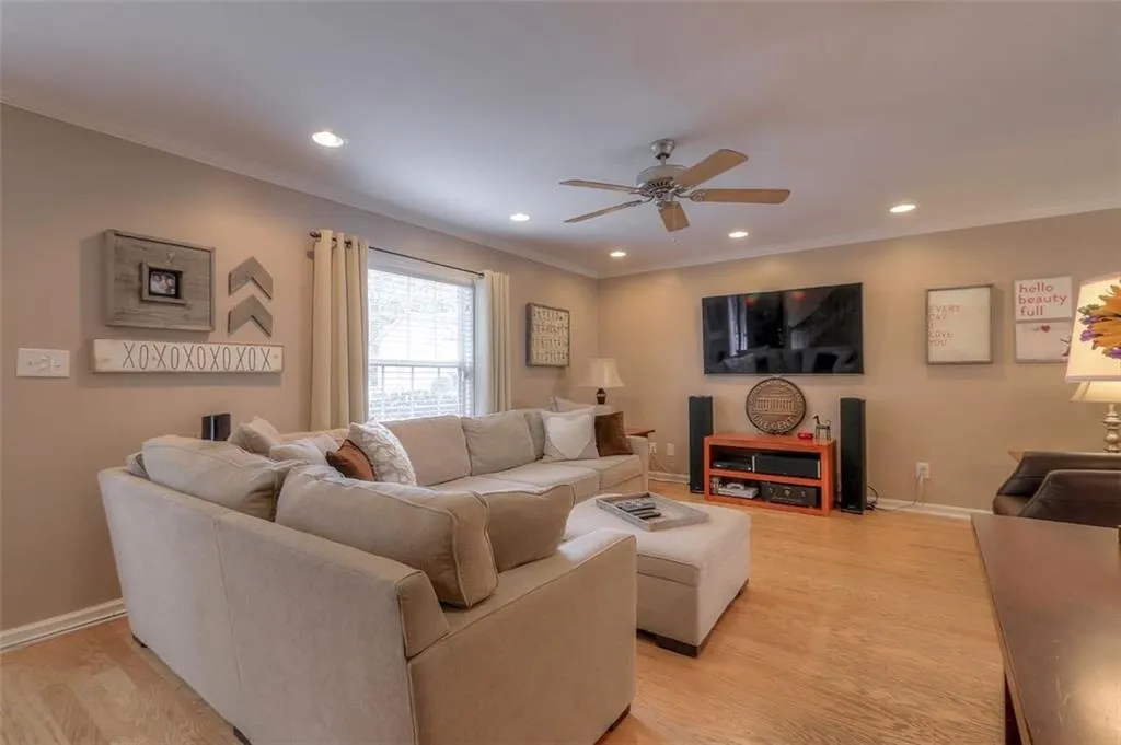 1404 Brighton Point, Sandy Springs, Georgia 30328, 3 Bedrooms Bedrooms, ,2 BathroomsBathrooms,Residential,Sold,1404 Brighton Point,6071567