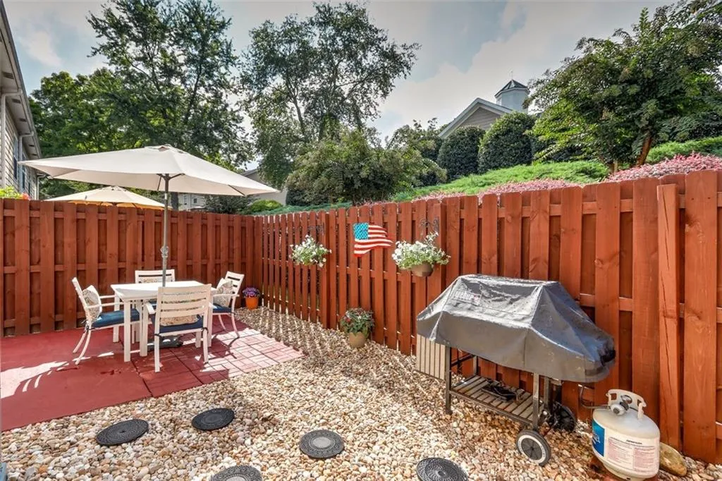 1404 Brighton Point, Sandy Springs, Georgia 30328, 3 Bedrooms Bedrooms, ,2 BathroomsBathrooms,Residential,Sold,1404 Brighton Point,6071567