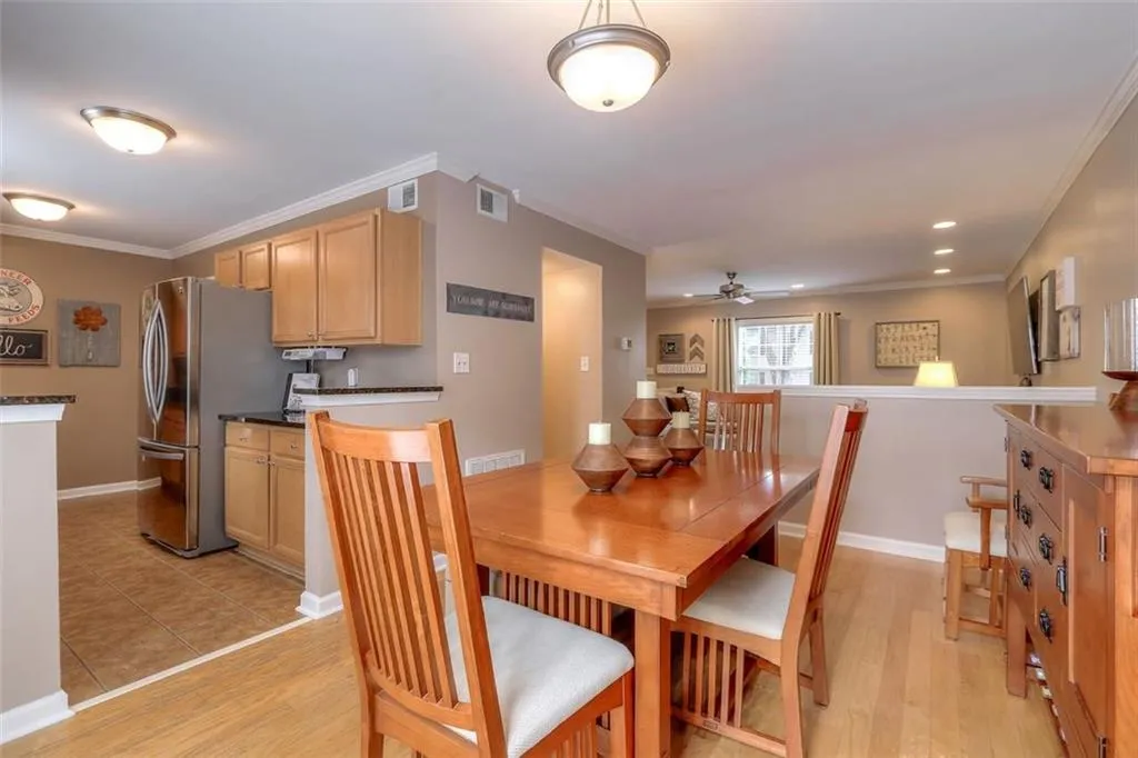 1404 Brighton Point, Sandy Springs, Georgia 30328, 3 Bedrooms Bedrooms, ,2 BathroomsBathrooms,Residential,Sold,1404 Brighton Point,6071567