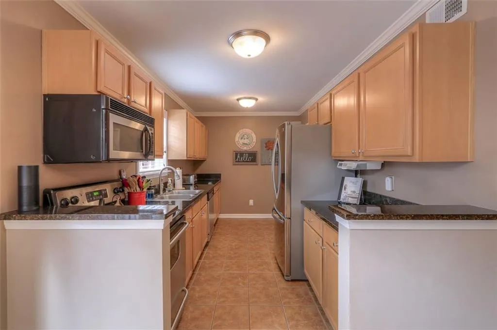 1404 Brighton Point, Sandy Springs, Georgia 30328, 3 Bedrooms Bedrooms, ,2 BathroomsBathrooms,Residential,Sold,1404 Brighton Point,6071567