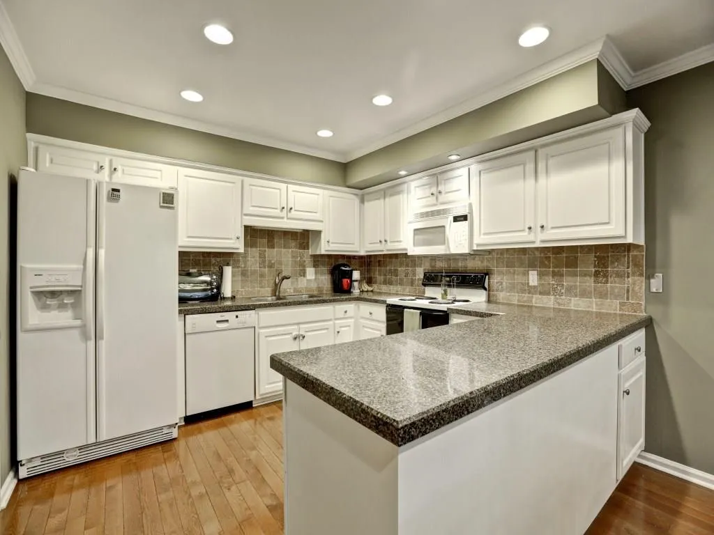 306 The Chace Unit 306, Sandy Springs, Georgia 30328, 4 Bedrooms Bedrooms, ,3 BathroomsBathrooms,Residential,Sold,306 The Chace Unit 306,5750301