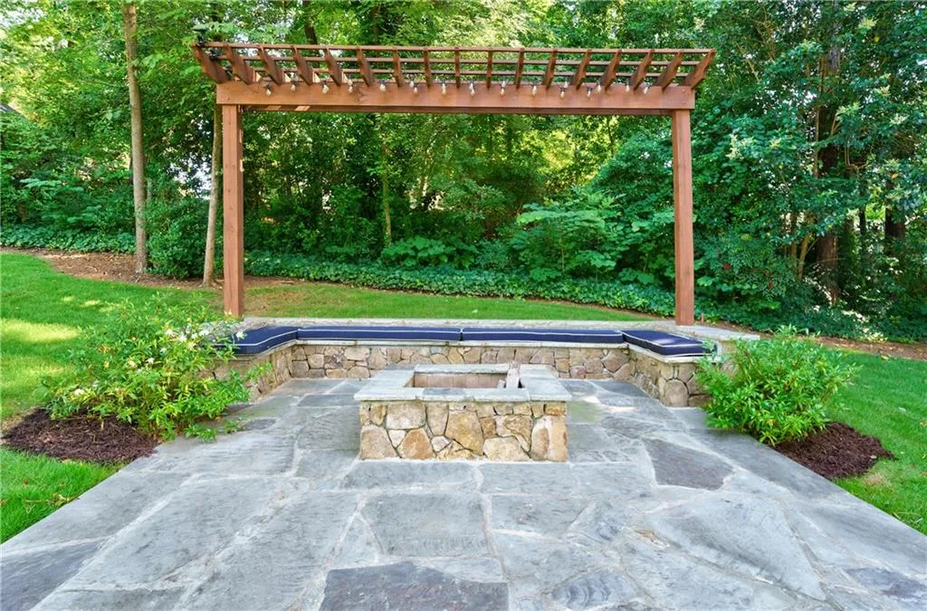 500 Carolwood Lane, Atlanta, Georgia 30342, 3 Bedrooms Bedrooms, ,2 BathroomsBathrooms,Residential,Sold,500 Carolwood Lane,7069761