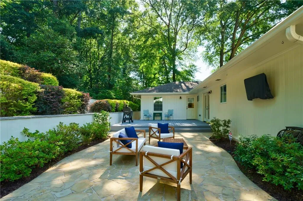 500 Carolwood Lane, Atlanta, Georgia 30342, 3 Bedrooms Bedrooms, ,2 BathroomsBathrooms,Residential,Sold,500 Carolwood Lane,7069761