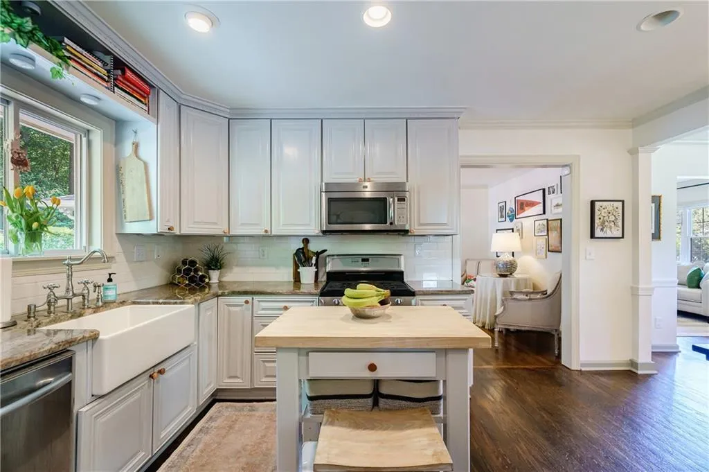 500 Carolwood Lane, Atlanta, Georgia 30342, 3 Bedrooms Bedrooms, ,2 BathroomsBathrooms,Residential,Sold,500 Carolwood Lane,7069761
