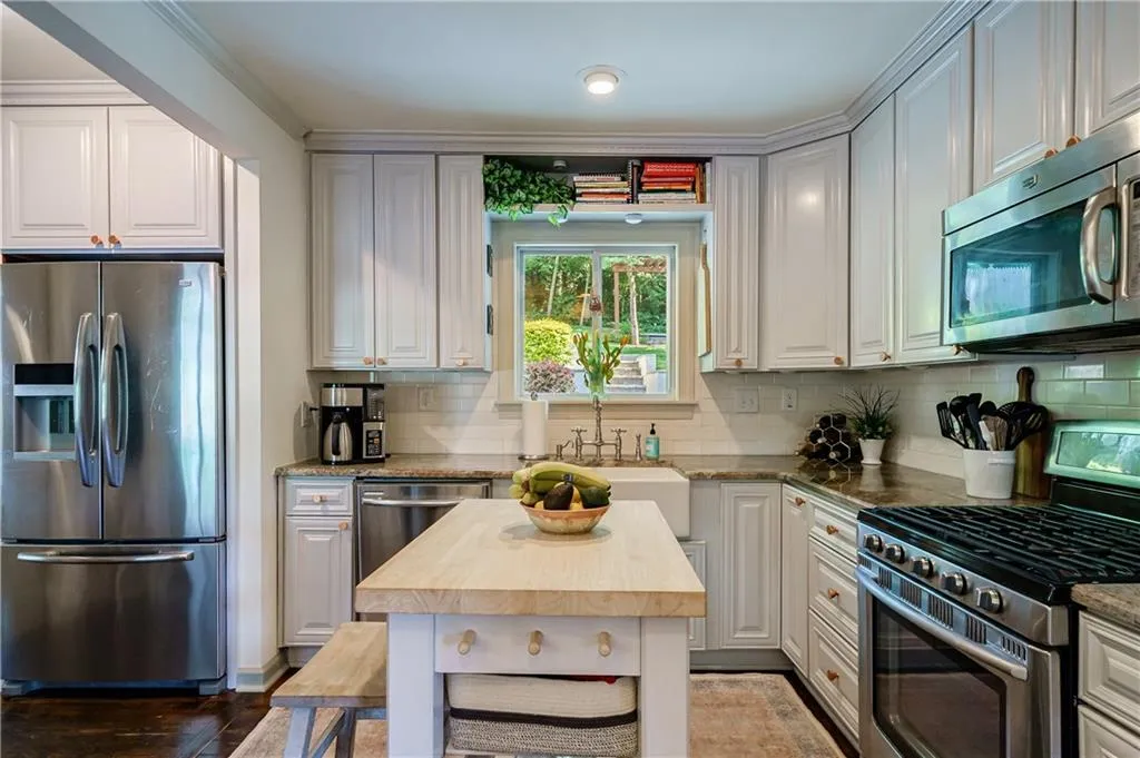 500 Carolwood Lane, Atlanta, Georgia 30342, 3 Bedrooms Bedrooms, ,2 BathroomsBathrooms,Residential,Sold,500 Carolwood Lane,7069761