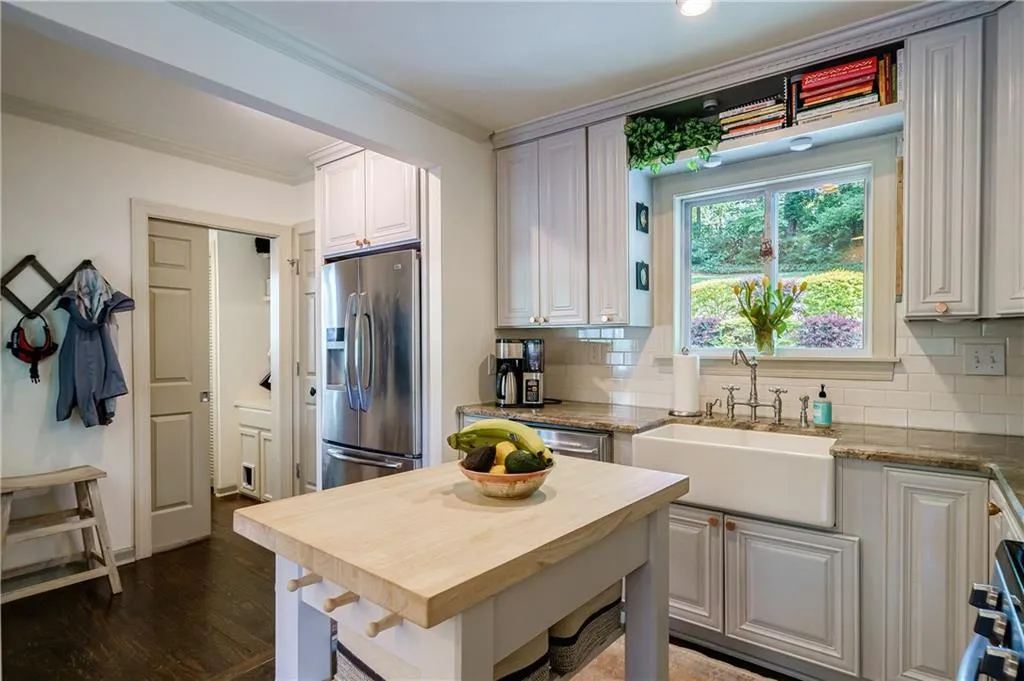 500 Carolwood Lane, Atlanta, Georgia 30342, 3 Bedrooms Bedrooms, ,2 BathroomsBathrooms,Residential,Sold,500 Carolwood Lane,7069761