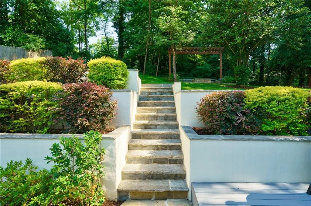 500 Carolwood Lane, Atlanta, Georgia 30342, 3 Bedrooms Bedrooms, ,2 BathroomsBathrooms,Residential,Sold,500 Carolwood Lane,7069761