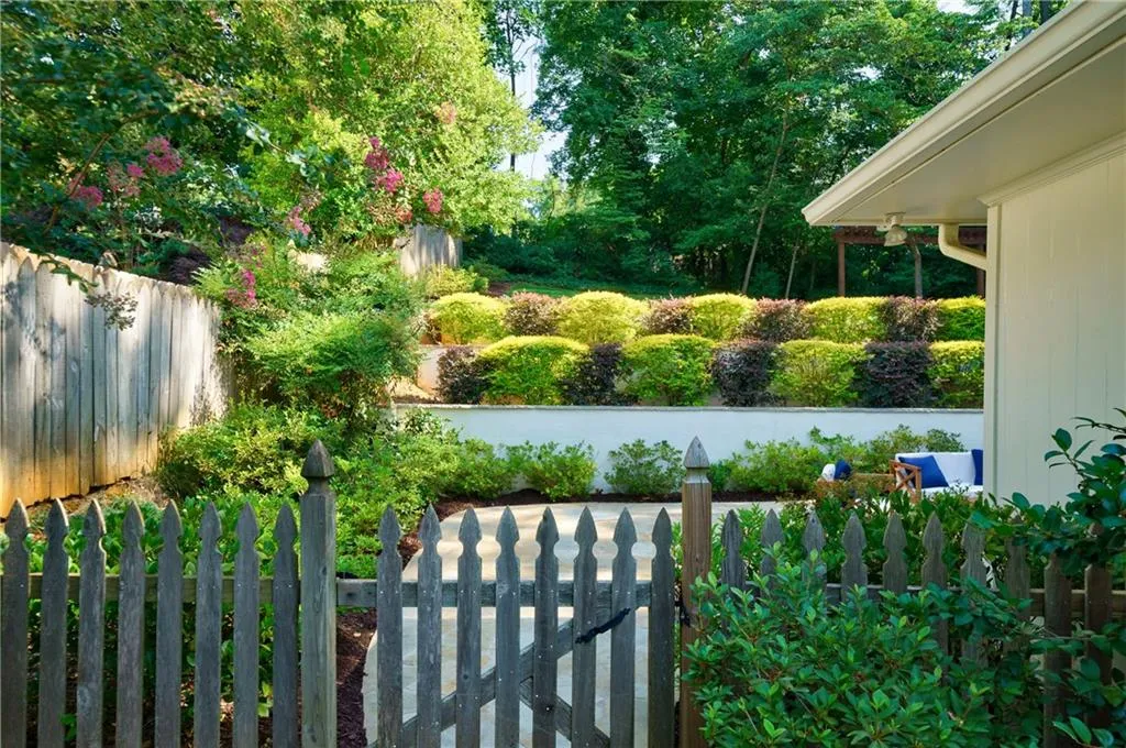 500 Carolwood Lane, Atlanta, Georgia 30342, 3 Bedrooms Bedrooms, ,2 BathroomsBathrooms,Residential,Sold,500 Carolwood Lane,7069761