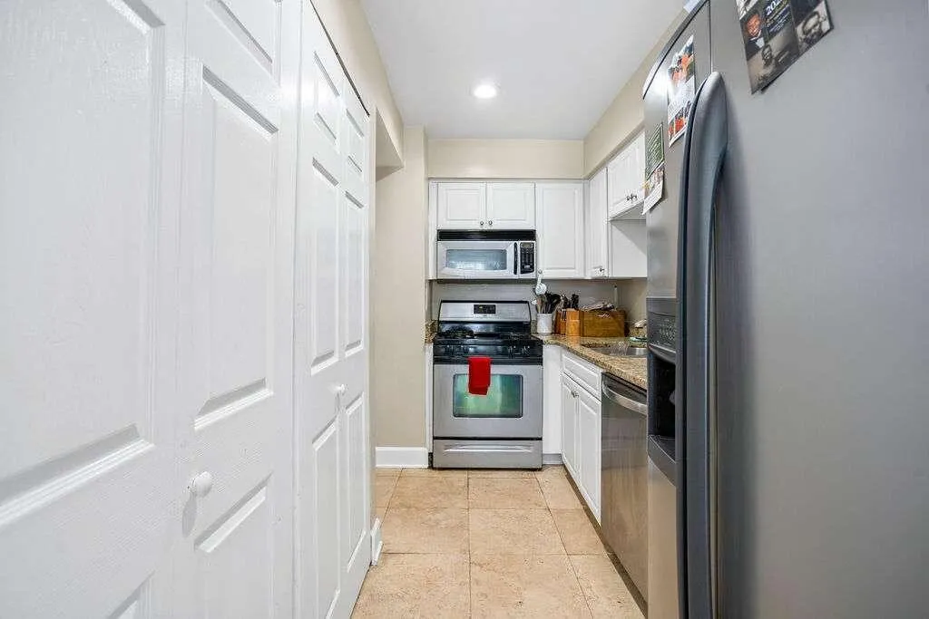 6980 Ne Roswell Road Ne, Sandy Springs, Georgia 30328, 2 Bedrooms Bedrooms, ,1 BathroomBathrooms,Residential,Sold,6980 Ne Roswell Road Ne,7142990