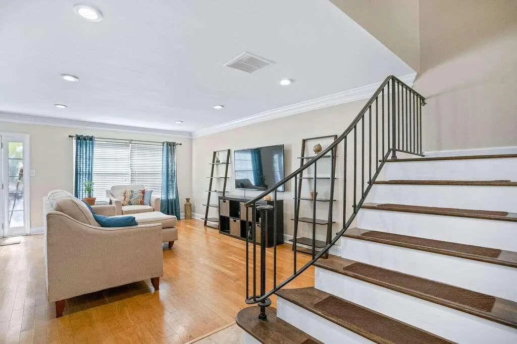 6980 Ne Roswell Road Ne, Sandy Springs, Georgia 30328, 2 Bedrooms Bedrooms, ,1 BathroomBathrooms,Residential,Sold,6980 Ne Roswell Road Ne,7142990