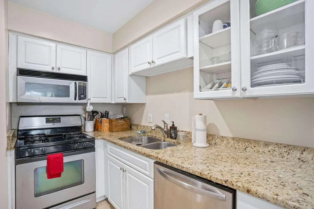 6980 Ne Roswell Road Ne, Sandy Springs, Georgia 30328, 2 Bedrooms Bedrooms, ,1 BathroomBathrooms,Residential,Sold,6980 Ne Roswell Road Ne,7142990