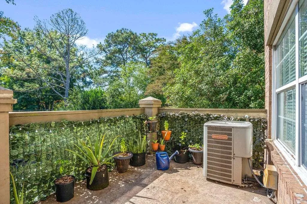 6980 Ne Roswell Road Ne, Sandy Springs, Georgia 30328, 2 Bedrooms Bedrooms, ,1 BathroomBathrooms,Residential,Sold,6980 Ne Roswell Road Ne,7142990