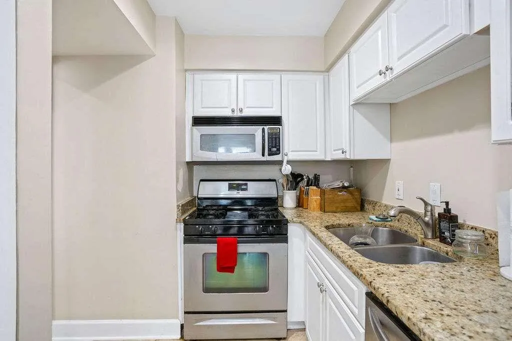 6980 Ne Roswell Road Ne, Sandy Springs, Georgia 30328, 2 Bedrooms Bedrooms, ,1 BathroomBathrooms,Residential,Sold,6980 Ne Roswell Road Ne,7142990