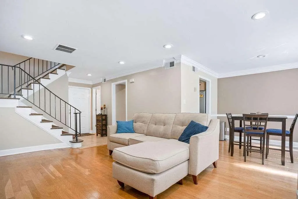 6980 Ne Roswell Road Ne, Sandy Springs, Georgia 30328, 2 Bedrooms Bedrooms, ,1 BathroomBathrooms,Residential,Sold,6980 Ne Roswell Road Ne,7142990