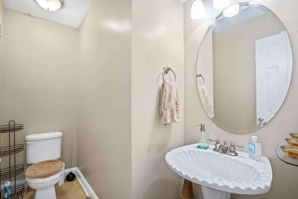 6980 Ne Roswell Road Ne, Sandy Springs, Georgia 30328, 2 Bedrooms Bedrooms, ,1 BathroomBathrooms,Residential,Sold,6980 Ne Roswell Road Ne,7142990