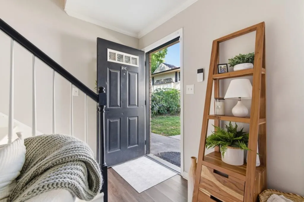 6940 Roswell Road Unit 21c, Sandy Springs, Georgia 30328, 2 Bedrooms Bedrooms, ,1 BathroomBathrooms,Residential,For Sale,6940 Roswell Road Unit 21c,7762988