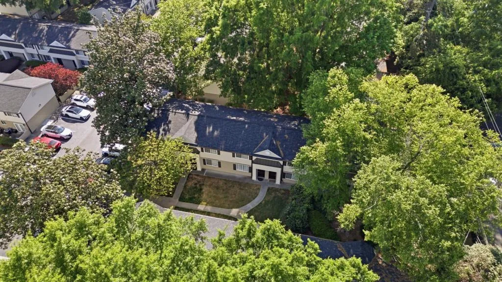 6940 Roswell Road Unit 21c, Sandy Springs, Georgia 30328, 2 Bedrooms Bedrooms, ,1 BathroomBathrooms,Residential,For Sale,6940 Roswell Road Unit 21c,7762988
