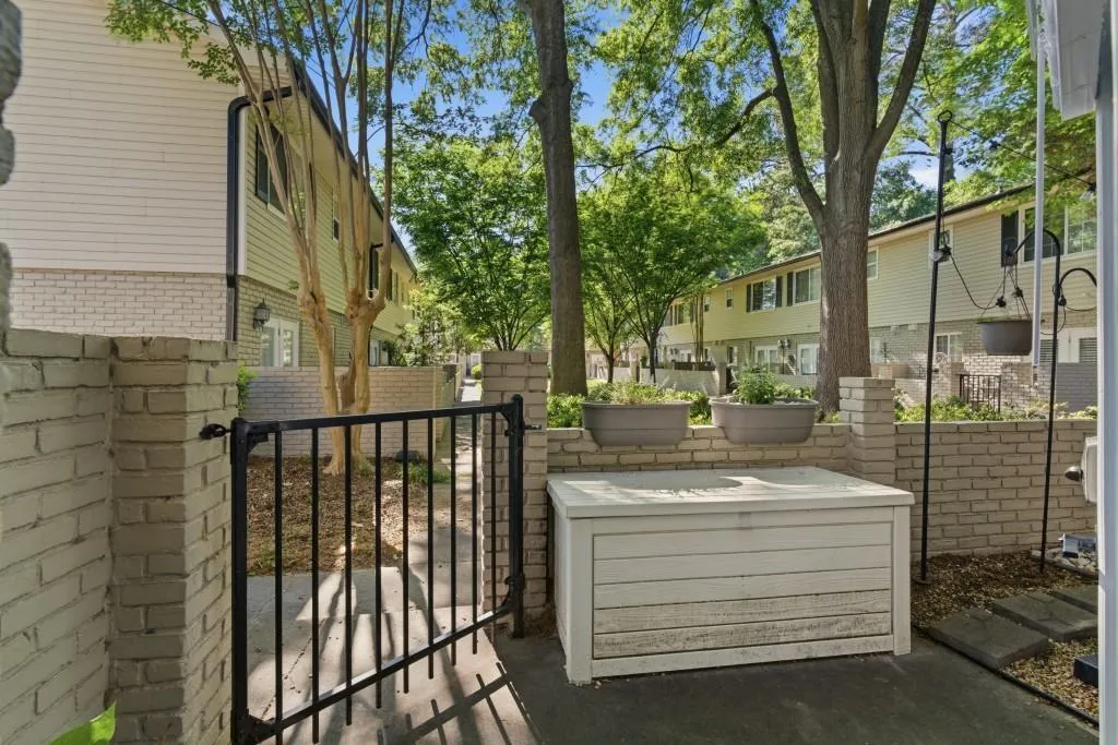 6940 Roswell Road Unit 21c, Sandy Springs, Georgia 30328, 2 Bedrooms Bedrooms, ,1 BathroomBathrooms,Residential,For Sale,6940 Roswell Road Unit 21c,7762988