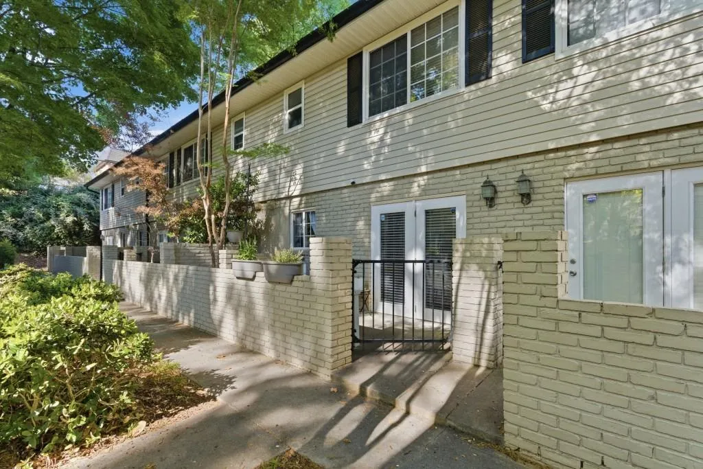 6940 Roswell Road Unit 21c, Sandy Springs, Georgia 30328, 2 Bedrooms Bedrooms, ,1 BathroomBathrooms,Residential,For Sale,6940 Roswell Road Unit 21c,7762988