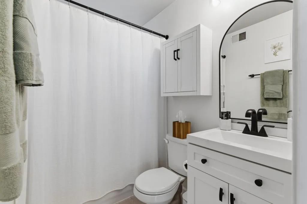 6940 Roswell Road Unit 21c, Sandy Springs, Georgia 30328, 2 Bedrooms Bedrooms, ,1 BathroomBathrooms,Residential,For Sale,6940 Roswell Road Unit 21c,7762988