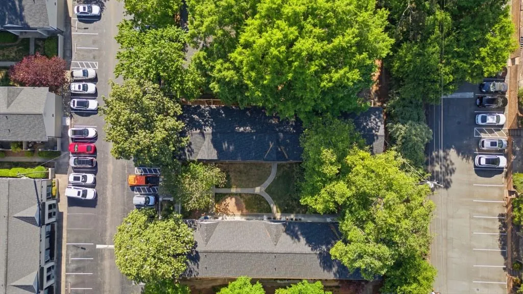 6940 Roswell Road Unit 21c, Sandy Springs, Georgia 30328, 2 Bedrooms Bedrooms, ,1 BathroomBathrooms,Residential,For Sale,6940 Roswell Road Unit 21c,7762988