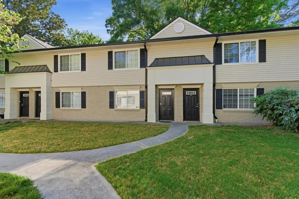 6940 Roswell Road Unit 21c, Sandy Springs, Georgia 30328, 2 Bedrooms Bedrooms, ,1 BathroomBathrooms,Residential,For Sale,6940 Roswell Road Unit 21c,7762988