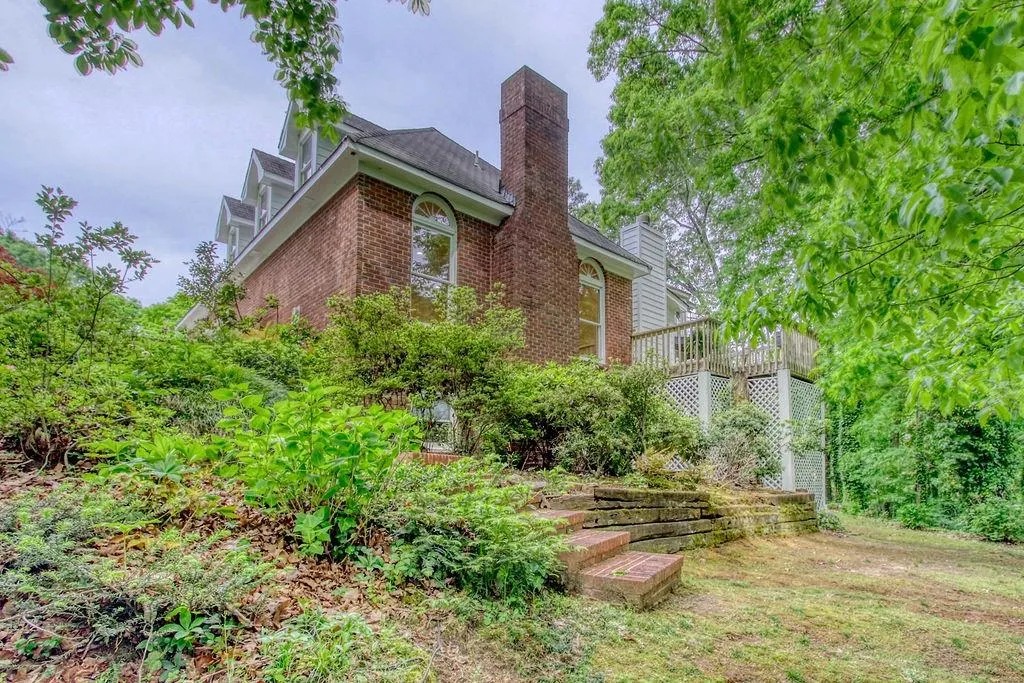640 Valley Hall Drive, Sandy Springs, Georgia 30350, 6 Bedrooms Bedrooms, ,6 BathroomsBathrooms,Residential,Sold,640 Valley Hall Drive,6873003