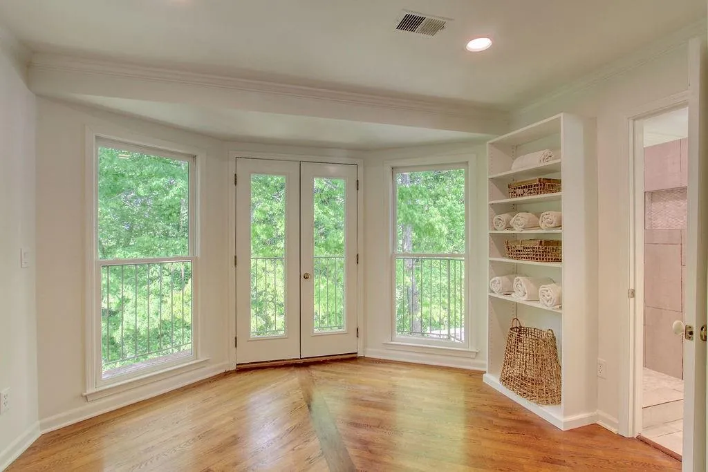 640 Valley Hall Drive, Sandy Springs, Georgia 30350, 6 Bedrooms Bedrooms, ,6 BathroomsBathrooms,Residential,Sold,640 Valley Hall Drive,6873003