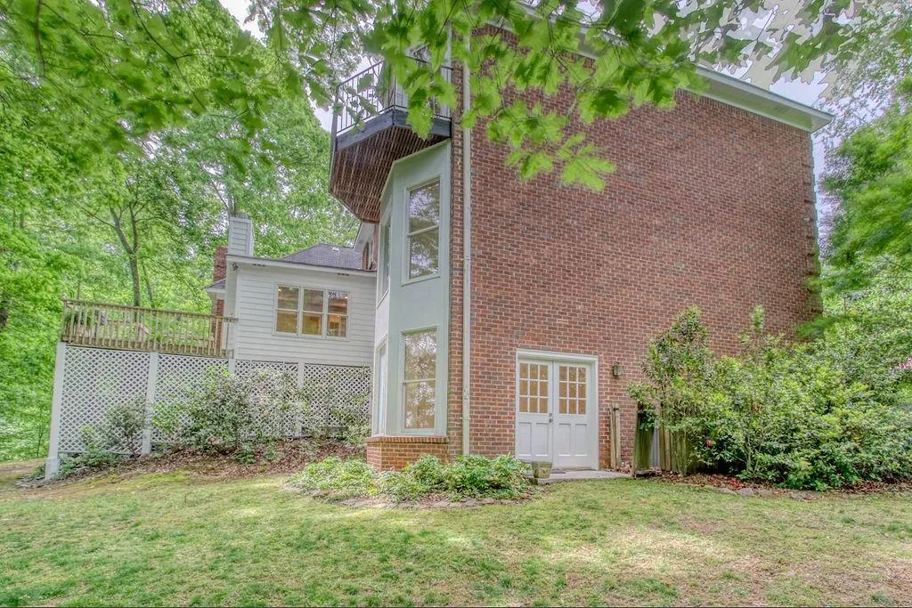 640 Valley Hall Drive, Sandy Springs, Georgia 30350, 6 Bedrooms Bedrooms, ,6 BathroomsBathrooms,Residential,Sold,640 Valley Hall Drive,6873003