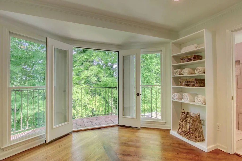 640 Valley Hall Drive, Sandy Springs, Georgia 30350, 6 Bedrooms Bedrooms, ,6 BathroomsBathrooms,Residential,Sold,640 Valley Hall Drive,6873003