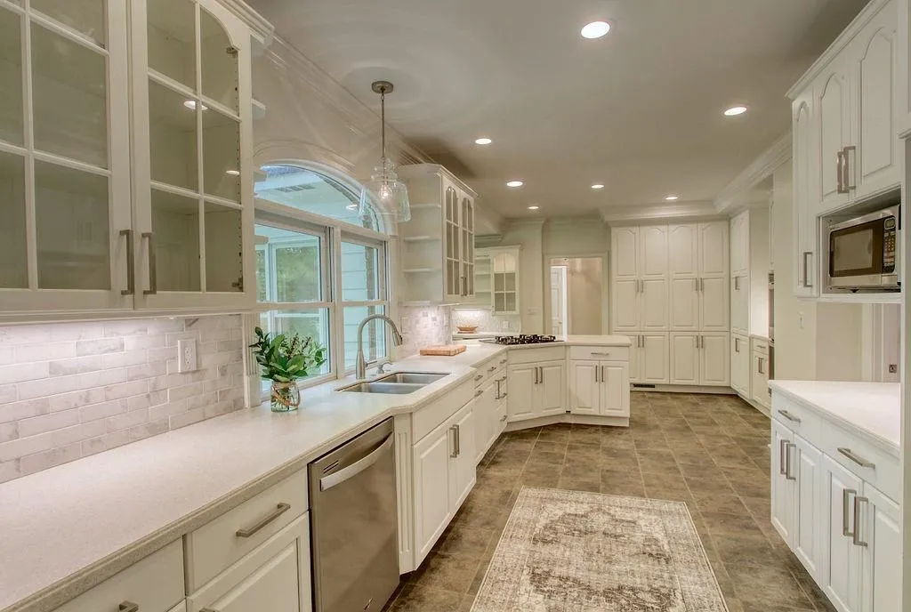 640 Valley Hall Drive, Sandy Springs, Georgia 30350, 6 Bedrooms Bedrooms, ,6 BathroomsBathrooms,Residential,Sold,640 Valley Hall Drive,6873003