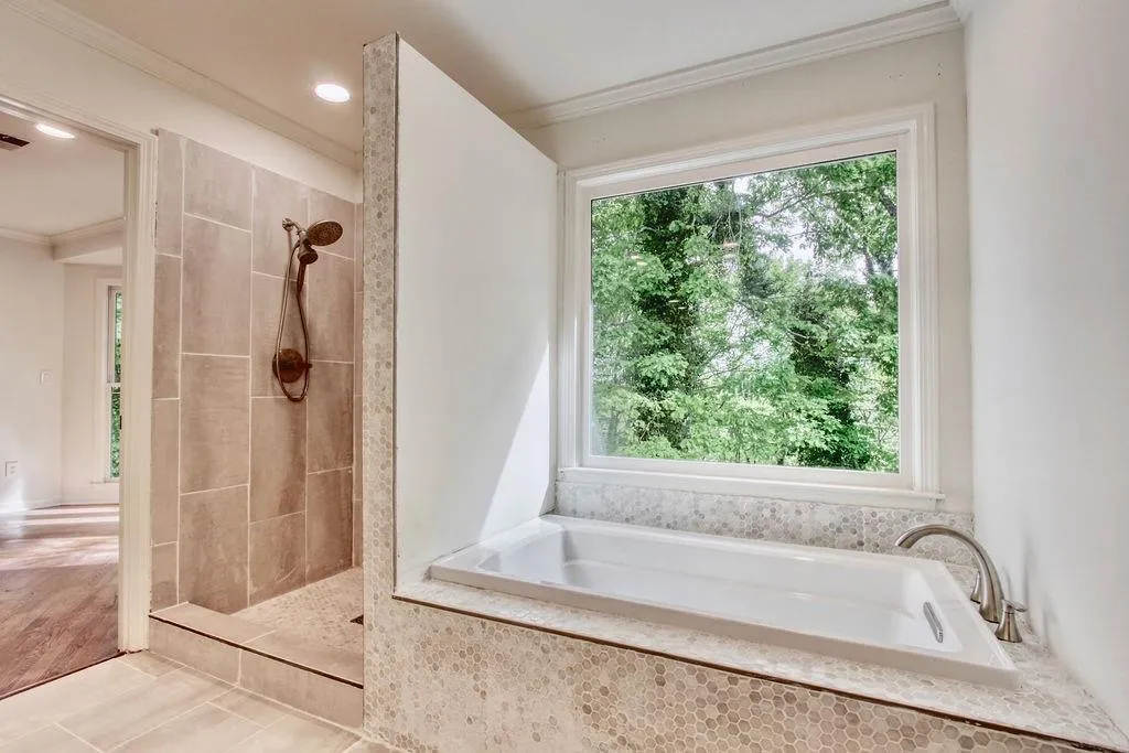 640 Valley Hall Drive, Sandy Springs, Georgia 30350, 6 Bedrooms Bedrooms, ,6 BathroomsBathrooms,Residential,Sold,640 Valley Hall Drive,6873003