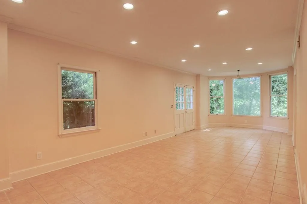 640 Valley Hall Drive, Sandy Springs, Georgia 30350, 6 Bedrooms Bedrooms, ,6 BathroomsBathrooms,Residential,Sold,640 Valley Hall Drive,6873003