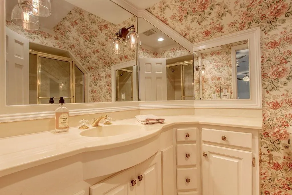 640 Valley Hall Drive, Sandy Springs, Georgia 30350, 6 Bedrooms Bedrooms, ,6 BathroomsBathrooms,Residential,Sold,640 Valley Hall Drive,6873003