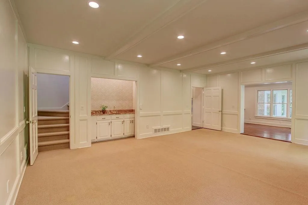 640 Valley Hall Drive, Sandy Springs, Georgia 30350, 6 Bedrooms Bedrooms, ,6 BathroomsBathrooms,Residential,Sold,640 Valley Hall Drive,6873003