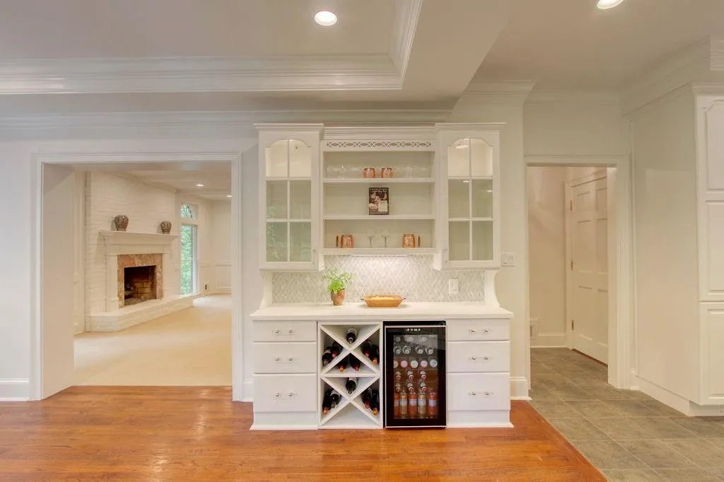 640 Valley Hall Drive, Sandy Springs, Georgia 30350, 6 Bedrooms Bedrooms, ,6 BathroomsBathrooms,Residential,Sold,640 Valley Hall Drive,6873003