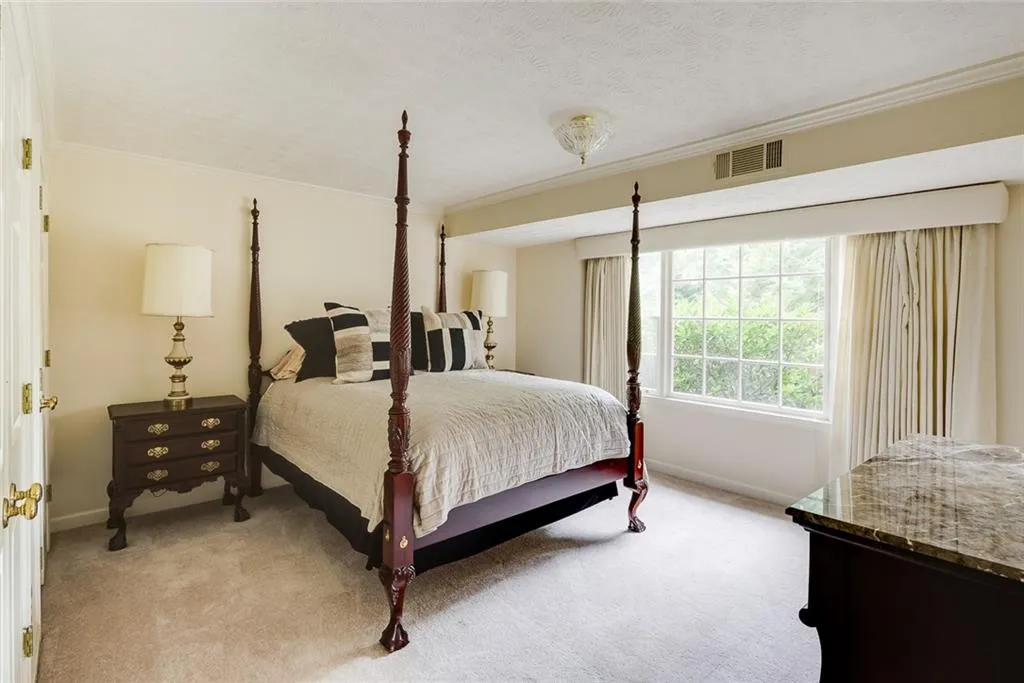 600 Hunters Branch Close, Sandy Springs, Georgia 30328, 5 Bedrooms Bedrooms, ,4 BathroomsBathrooms,Residential,Sold,600 Hunters Branch Close,7081344