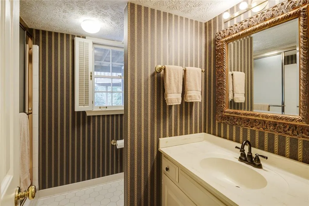 600 Hunters Branch Close, Sandy Springs, Georgia 30328, 5 Bedrooms Bedrooms, ,4 BathroomsBathrooms,Residential,Sold,600 Hunters Branch Close,7081344